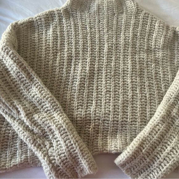 🌸Aerie Knit Sweater - Picture 2 of 7